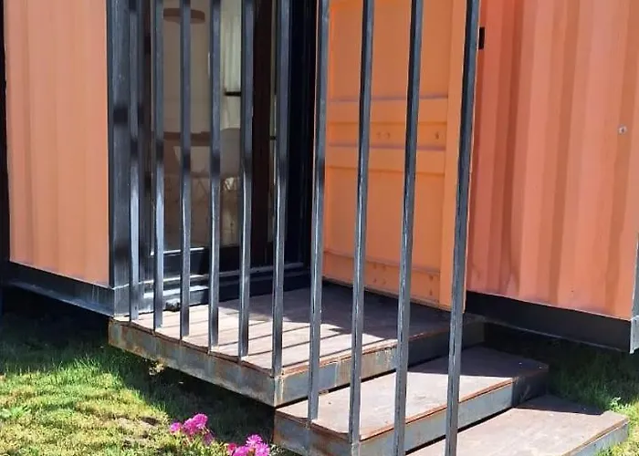 Cubil Naranja. Casa Conteiner 2 Dormitorios